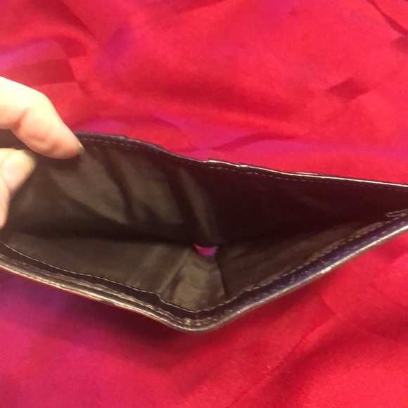 PreOwned - Coach Wallet - snaps and zipper work -7 credit cards slots-5 pockets - Picture 12 of 16